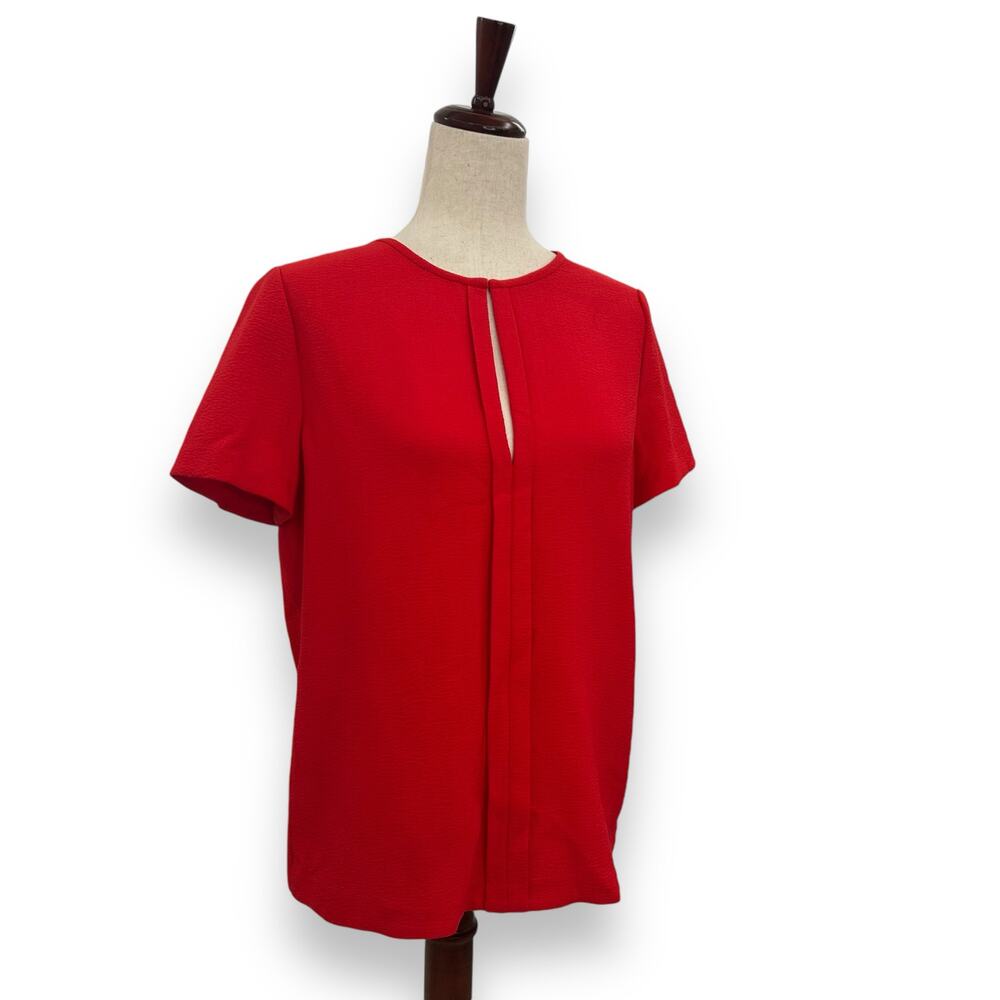 Tory Burch Red Crepe Keyhole Blouse Size 6 Short Sleeve Textured Office Work Top - Picture 4 of 12